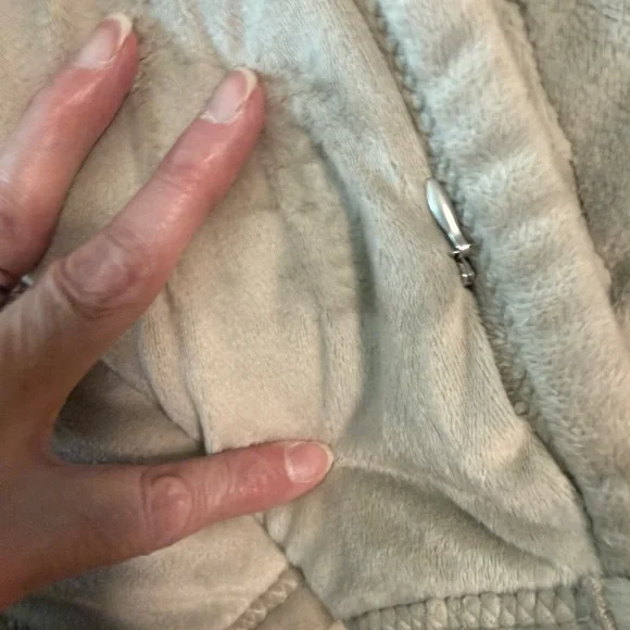 UGG Coco Full/Queen Quilted Comforter Set in Beige Cream - Picture 7 of 10